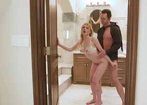 Con trai vừa đi công việc thì bố Người chồng đã đè vợ sắp cưới của con trai ra địt